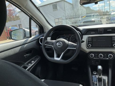 Used 2021 Nissan Versa SV FWD image 13