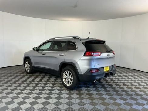 Used 2018 Jeep Cherokee Latitude AWD/4WD image 7