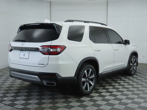 Used 2023 Honda Pilot Touring image 5