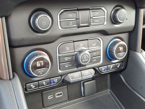 Used 2021 Chevrolet Suburban High Country w/ Premium Package image 18