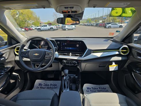 Used 2026 Chevrolet Trax LT w/ Sunroof Package FWD image 15