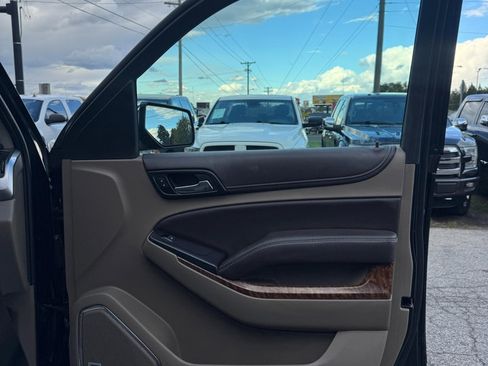 Used 2017 Chevrolet Suburban Premier image 11
