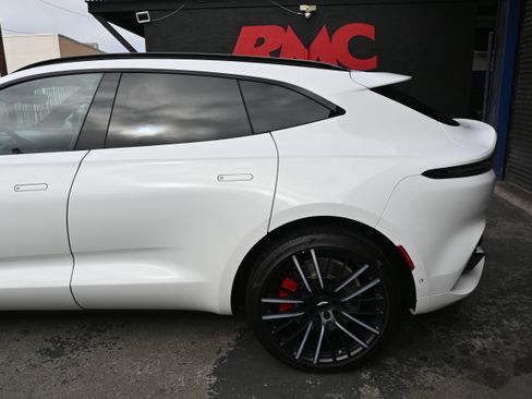 Used 2022 Aston Martin DBX AWD/4WD image 23
