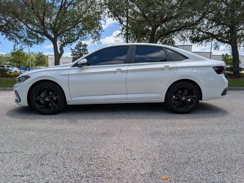 Used 2025 Volkswagen Jetta SE image 5