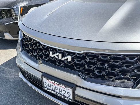 Used 2023 Kia Sorento EX w/ Panoramic Sunroof Package FWD image 4