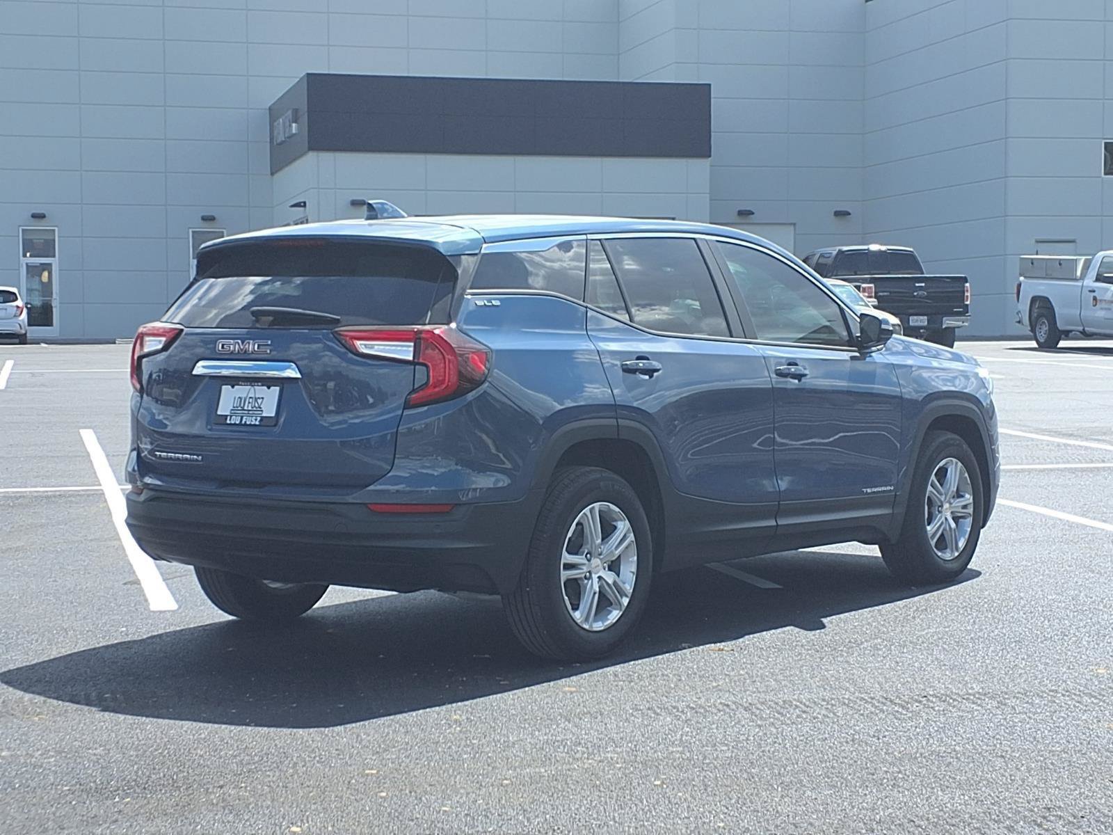 Used 2024 GMC Terrain SLE FWD image 26