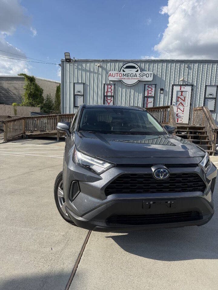Used 2024 Toyota RAV4 LE AWD/4WD image 4