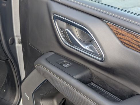 Used 2022 Chevrolet Suburban Premier AWD/4WD image 38