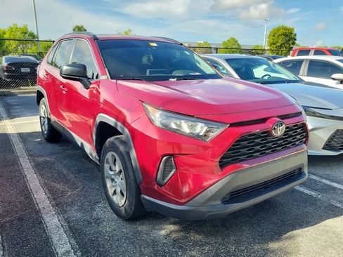 Used 2021 Toyota RAV4 LE FWD image 3