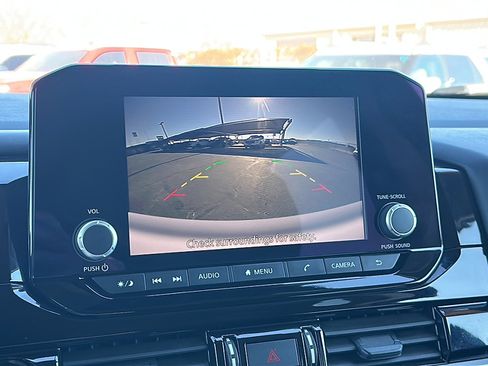 Used 2025 Nissan Pathfinder SV image 33