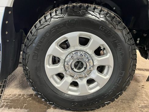 Used 2024 Ford F350 XLT w/ FX4 Off-Road Package image 10