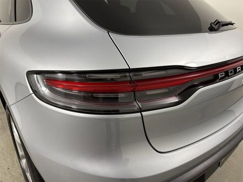Certified 2025 Porsche Macan image 18