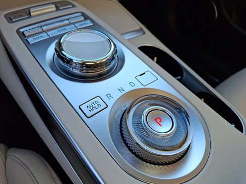 Certified 2022 Genesis GV70 2.5T image 22