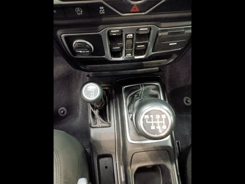 Used 2020 Jeep Wrangler Unlimited Sahara image 15