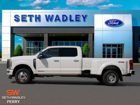 Certified 2026 Ford F350 Platinum w/ Platinum Plus Package image 3