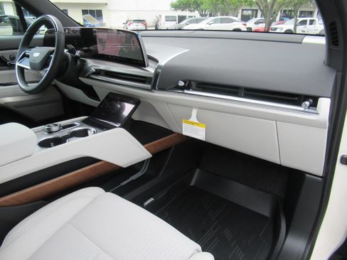 New 2027 Cadillac Vistiq Sport AWD/4WD image 11