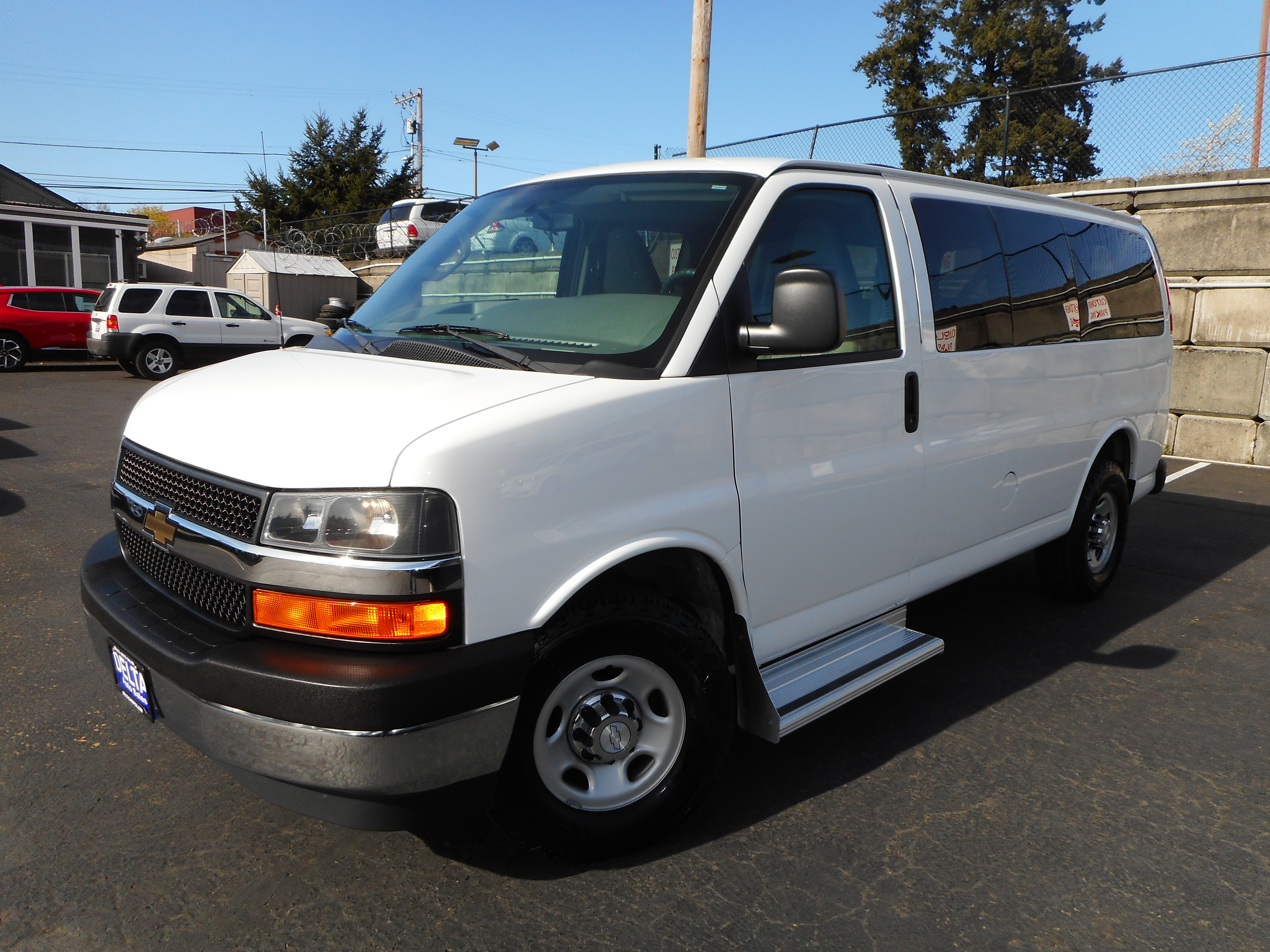 Used 2017 Chevrolet Express 3500 LT w/ LT Preferred Equipment Group RWD image 5