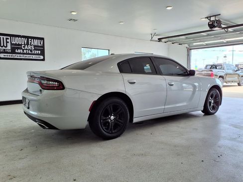 Used 2022 Dodge Charger SXT w/ Leather Interior Group RWD image 3