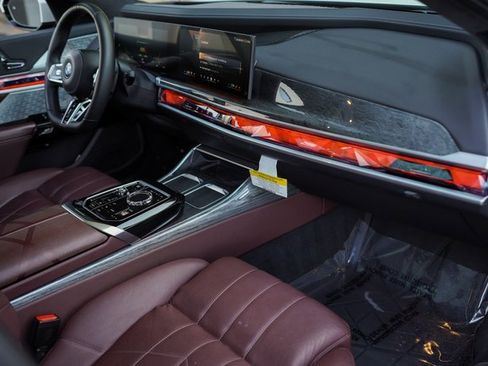 Used 2023 BMW i7 xDrive60 image 21