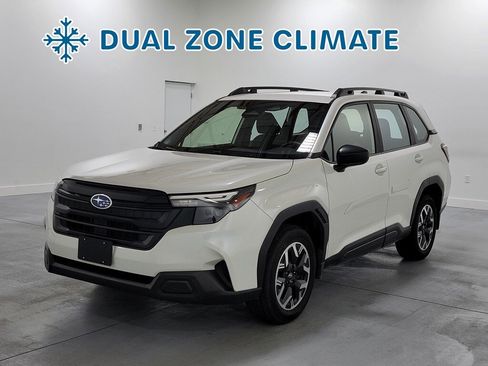 Used 2025 Subaru Forester AWD/4WD image 4