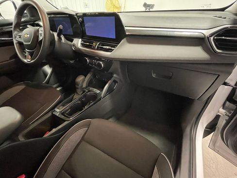 Used 2025 Chevrolet TrailBlazer LT w/ Driver Confidence Package FWD image 27