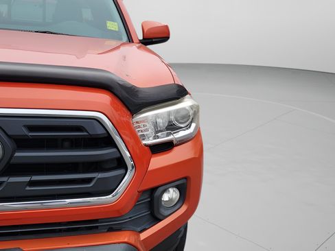 Used 2018 Toyota Tacoma TRD Sport image 12