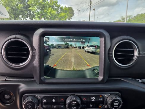 Used 2022 Jeep Gladiator Overland w/ Popular Equipment Package AWD/4WD image 19