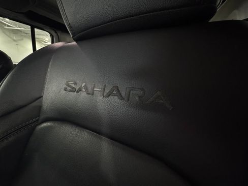 Used 2018 Jeep Wrangler Unlimited Sahara image 11