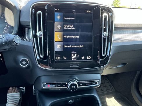 Used 2022 Volvo XC40 T5 R-Design w/ Advanced Package image 32