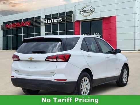 Used 2022 Chevrolet Equinox LS w/ LS Convenience Package AWD/4WD image 4