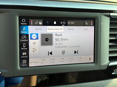 Used 2022 Chrysler Voyager LX FWD image 22