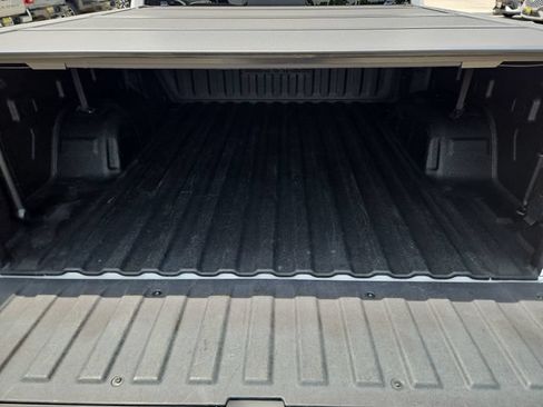 Used 2022 GMC Sierra 1500 SLT AWD/4WD image 17
