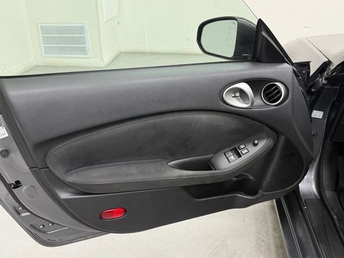Used 2019 Nissan 370Z Touring Sport RWD image 24