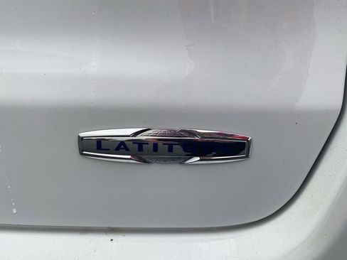 Used 2024 Jeep Compass Latitude image 41