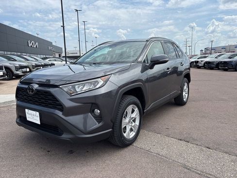 Used 2020 Toyota RAV4 XLE w/ Convenience Package AWD/4WD image 1