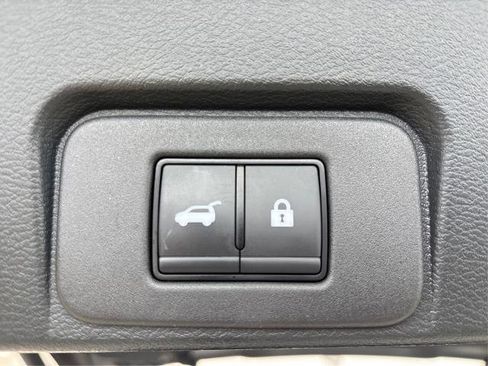 Certified 2025 Nissan Rogue Platinum AWD/4WD image 14