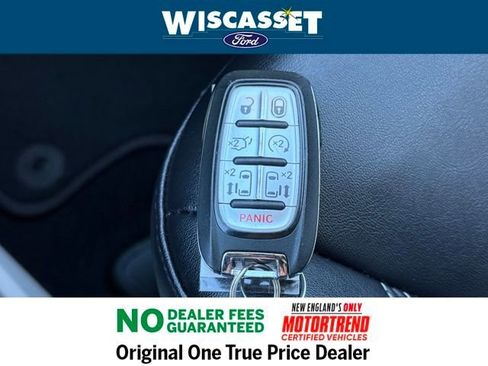 Used 2024 Chrysler Pacifica Touring-L image 13