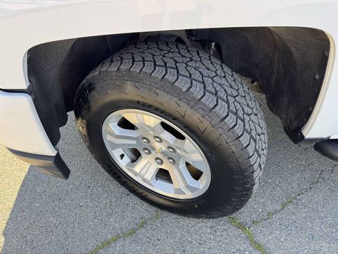 Used 2018 Chevrolet Silverado 1500 LT w/ All Star Edition image 36