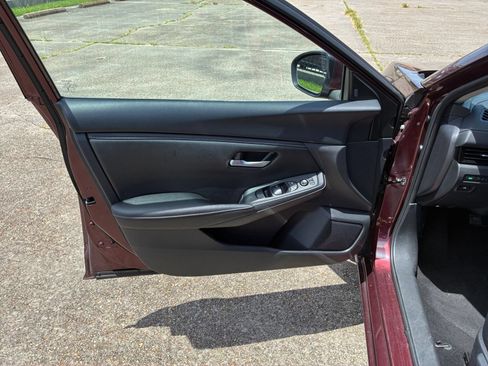 Used 2025 Nissan Sentra SV FWD image 15
