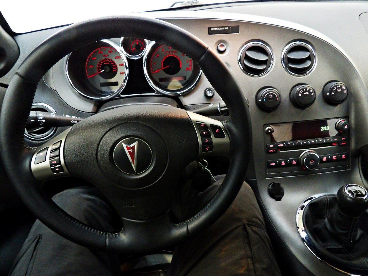 Used 2007 Pontiac Solstice Convertible w/ Premium Package RWD image 12