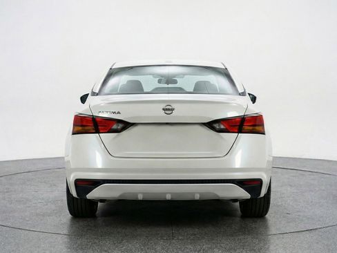 Used 2025 Nissan Altima 2.5 SV FWD image 7