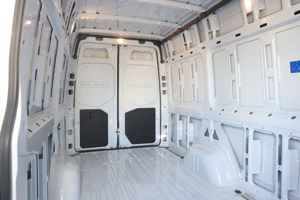 Used 2025 Mercedes-Benz Sprinter 2500 image 24