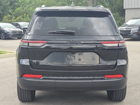 Used 2023 Jeep Grand Cherokee Altitude AWD/4WD image 13