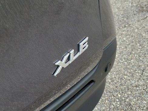 Used 2025 Toyota Sienna XLE w/ XLE Plus Package FWD image 8