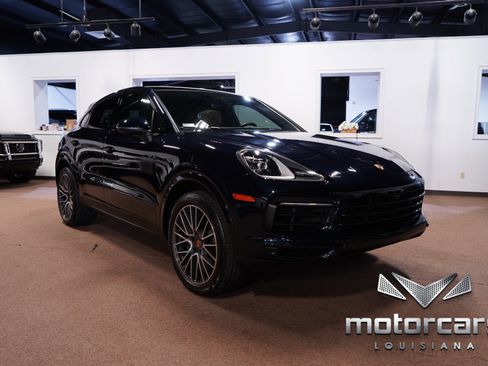 Used 2021 Porsche Cayenne Coupe w/ Premium Package image 9