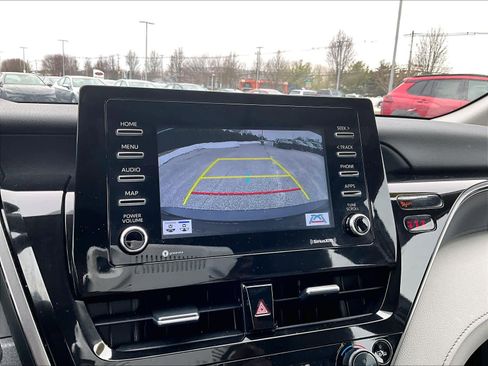 Used 2024 Toyota Camry SE w/ Cold Weather Package image 19