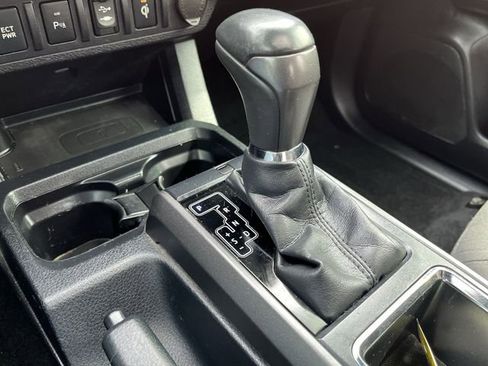 Used 2017 Toyota Tacoma TRD Off-Road w/ Premium & Technology Package image 23