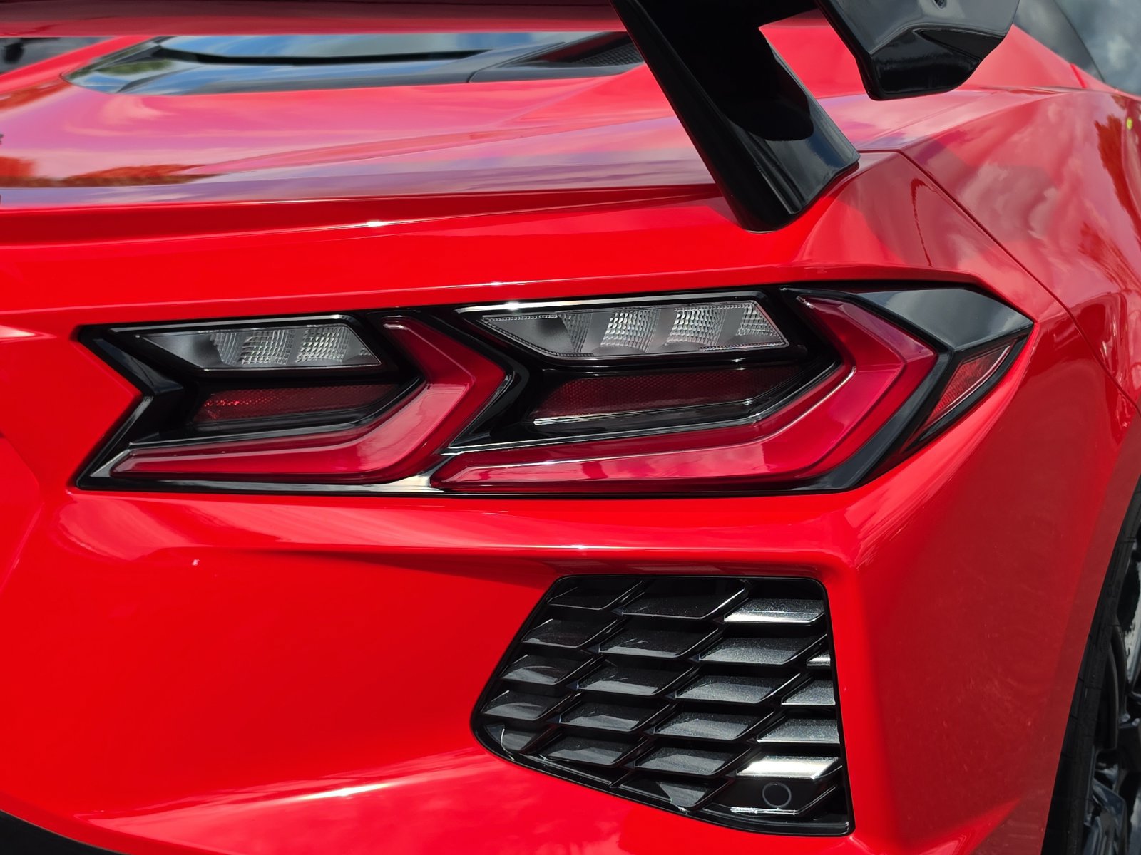 Used 2023 Chevrolet Corvette Stingray Preferred Cpe w/ Engine Appearance Package RWD image 6