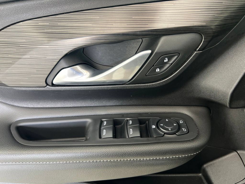 Used 2024 GMC Terrain SLE FWD image 21
