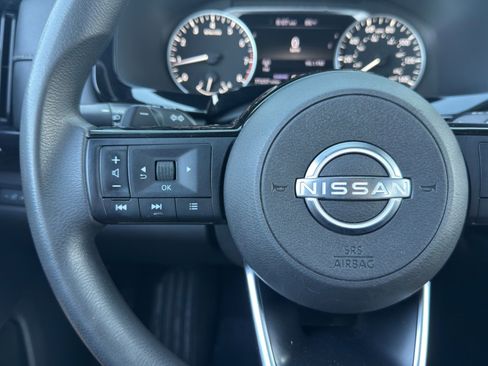 Used 2022 Nissan Pathfinder S image 18
